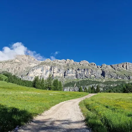 Brigitte Hike & Bike فندق مبيت وإفطار أرابّا
